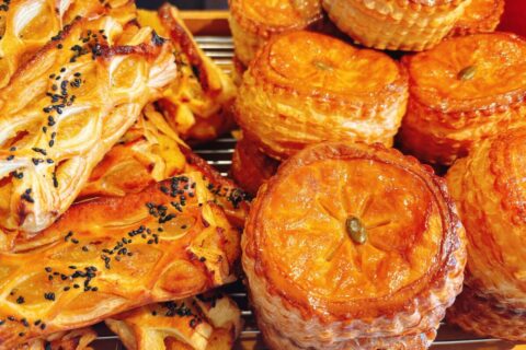 焼き芋パイ・かぼちゃパイ・ミートパイも販売中！