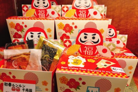 縁起が良い「だるまモチーフ」のミニギフト♡