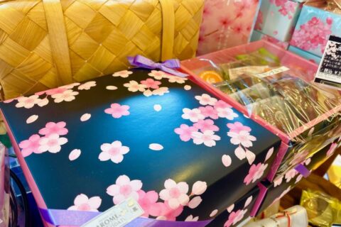 青空や夜空に桜が舞う✿素敵なギフト