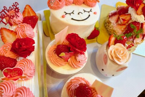 赤やピンク可愛い「母の日のケーキ」♡